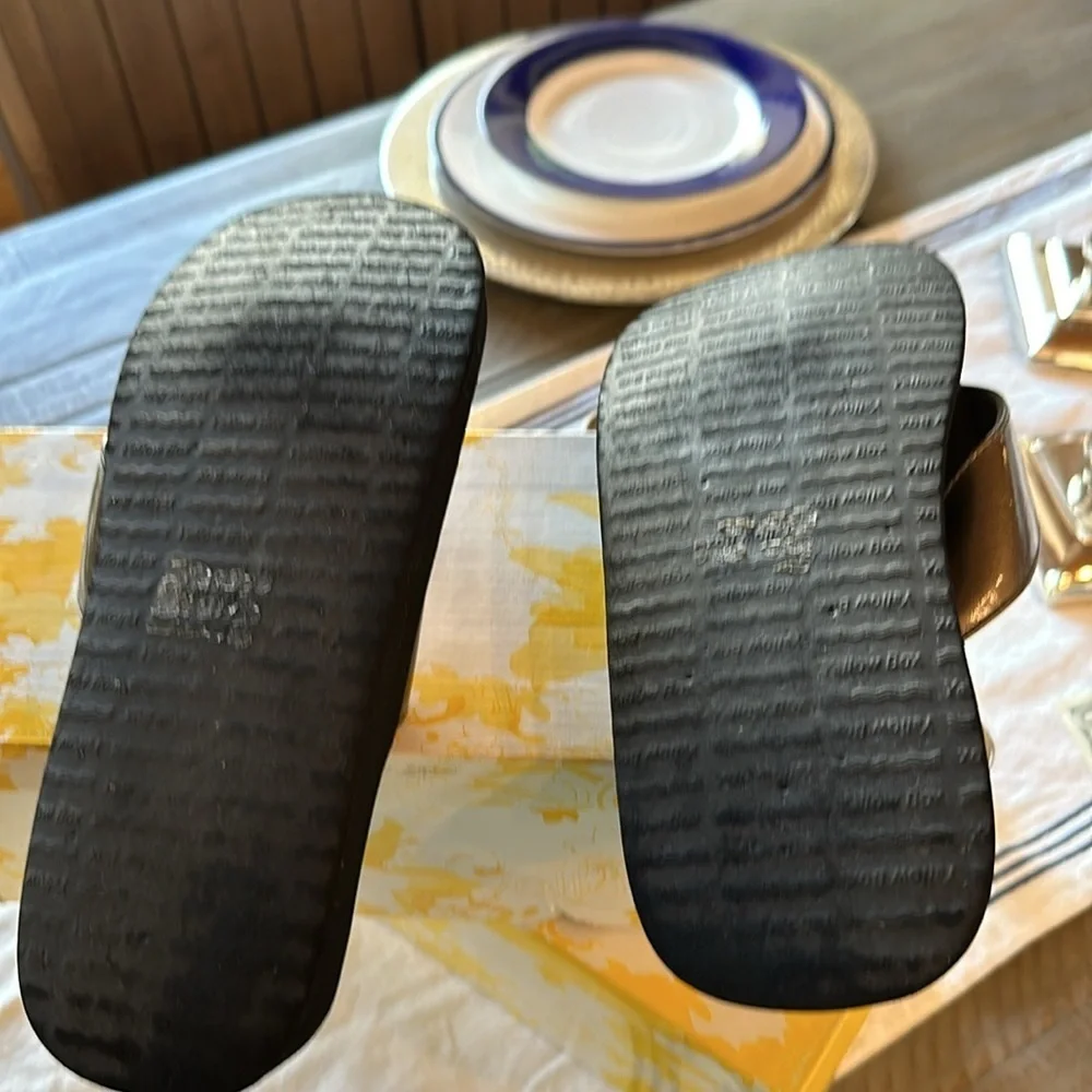 Yellow box Hugo bronze flip-flops size 8.5 - Picture 7 of 8